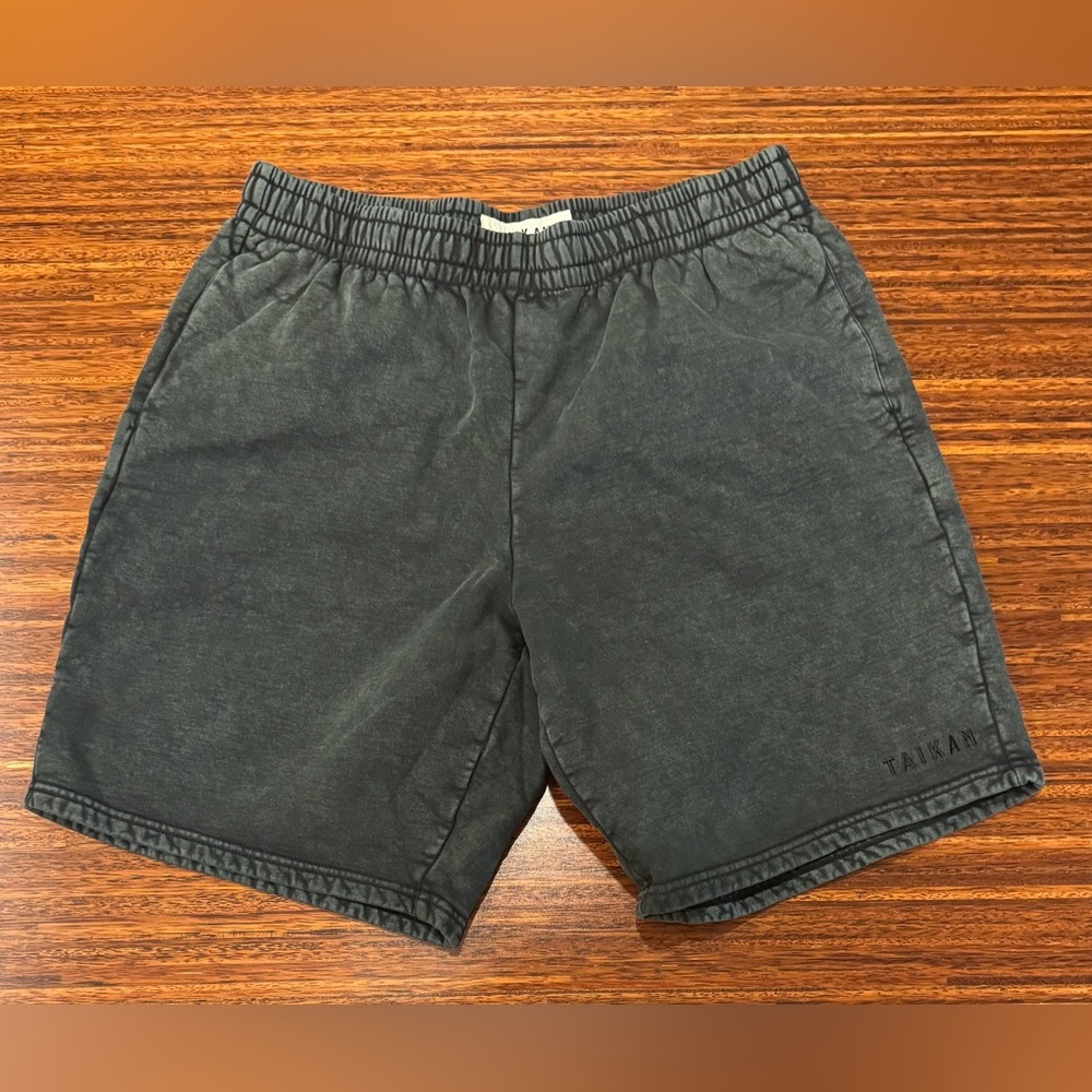 Taikan fleece everyday shorts size medium EUC